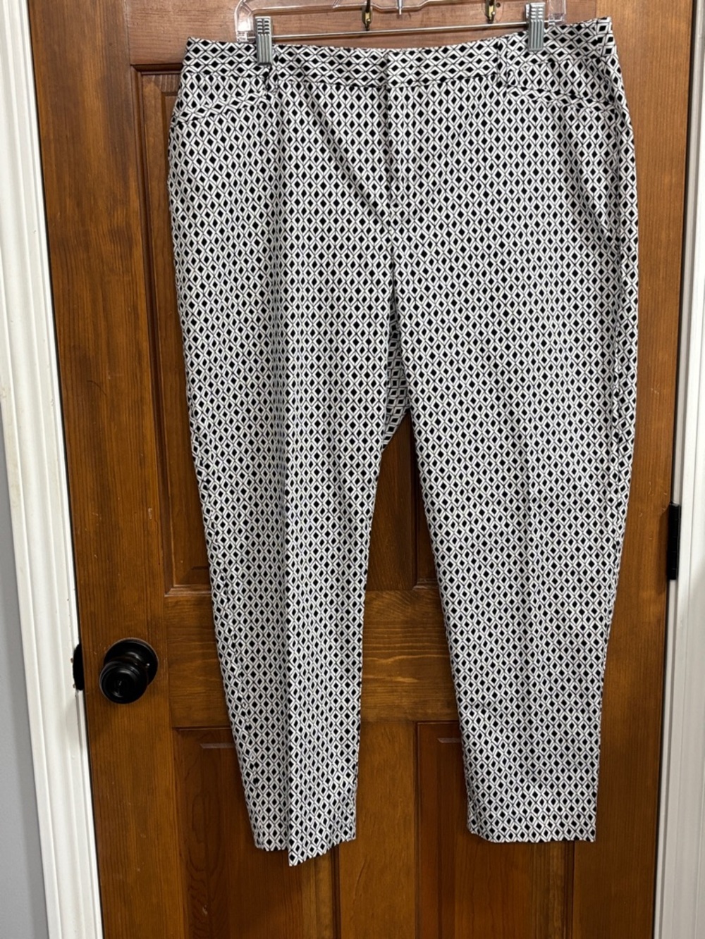 Roz & Ali Black and White Diamond Geometric Pattern Ankle Pants Women’s Size 16